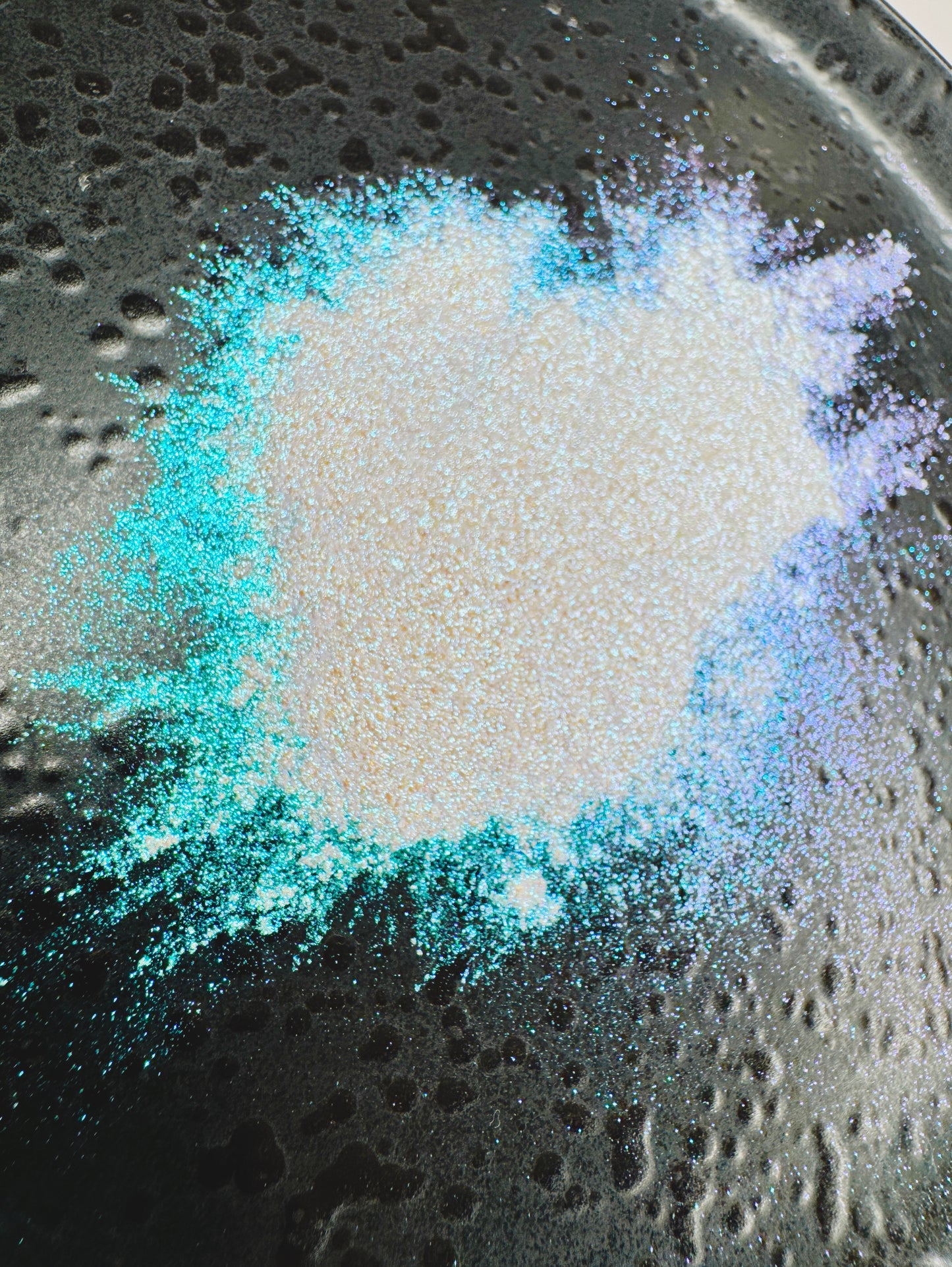 ILLUMINATION PIGMENT - LIGHT BLUE TO PURPLE