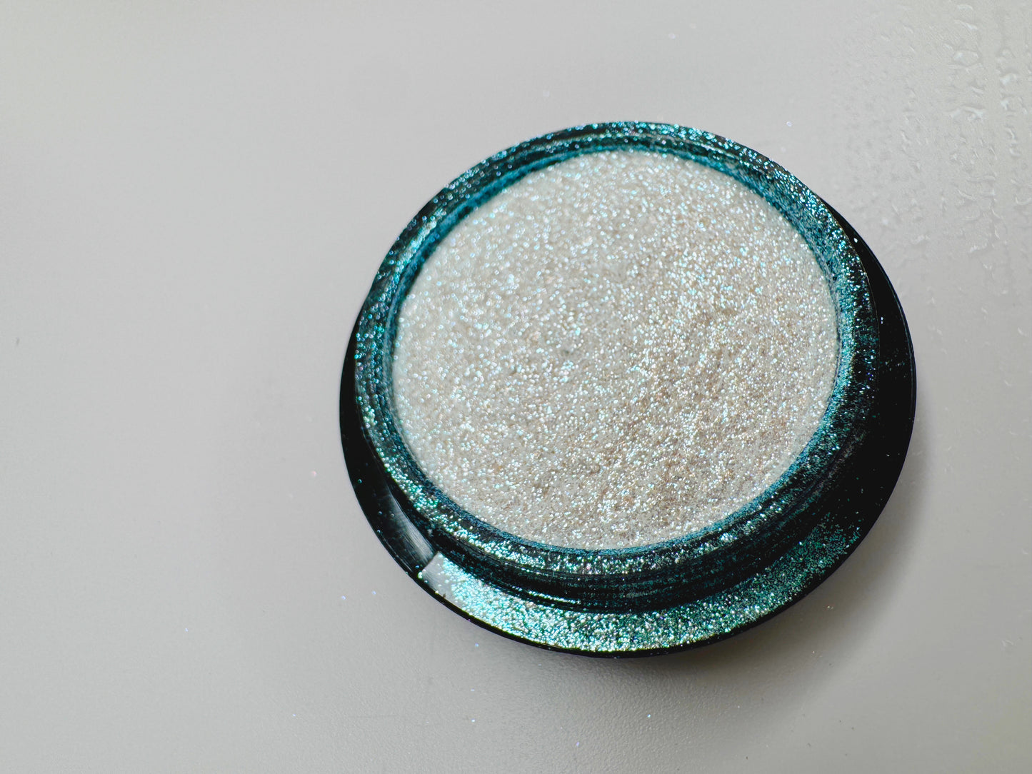 ILLUMINATION PIGMENT - LIGHT BLUE TO SILVER